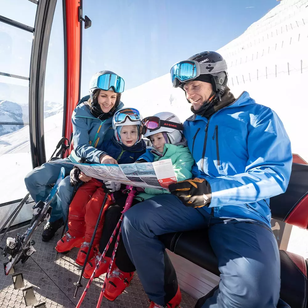 familie ski urlaub saalbach fuerstauer